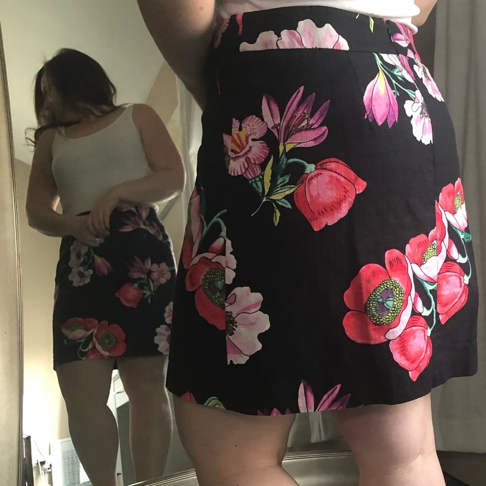 Ann Taylor Gorgeous Floral Mini Skirt Size 12